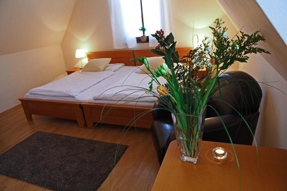 Penzion Wellness & Restaurant Zoborska, Free Parking Nitra Eksteriør billede