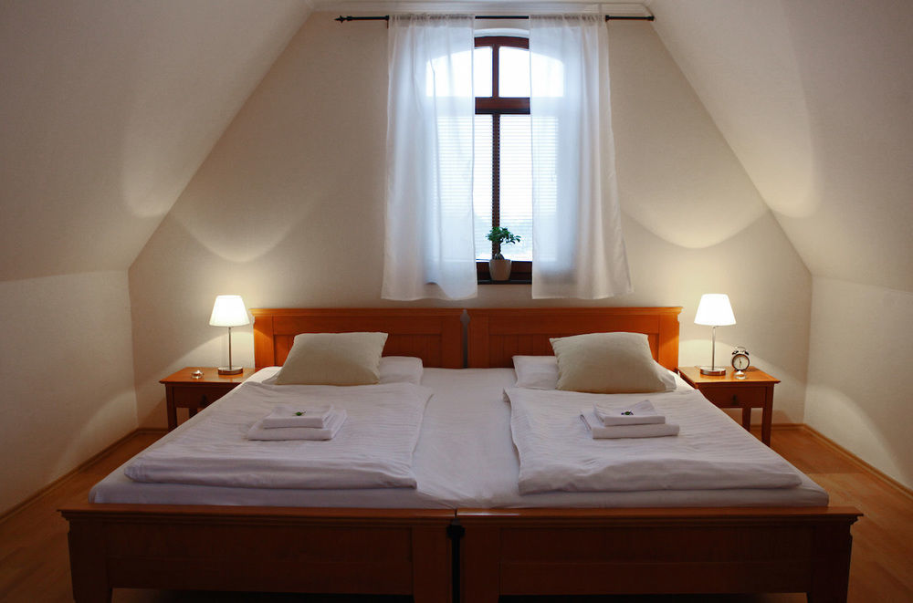 Penzion Wellness & Restaurant Zoborska, Free Parking Nitra Eksteriør billede
